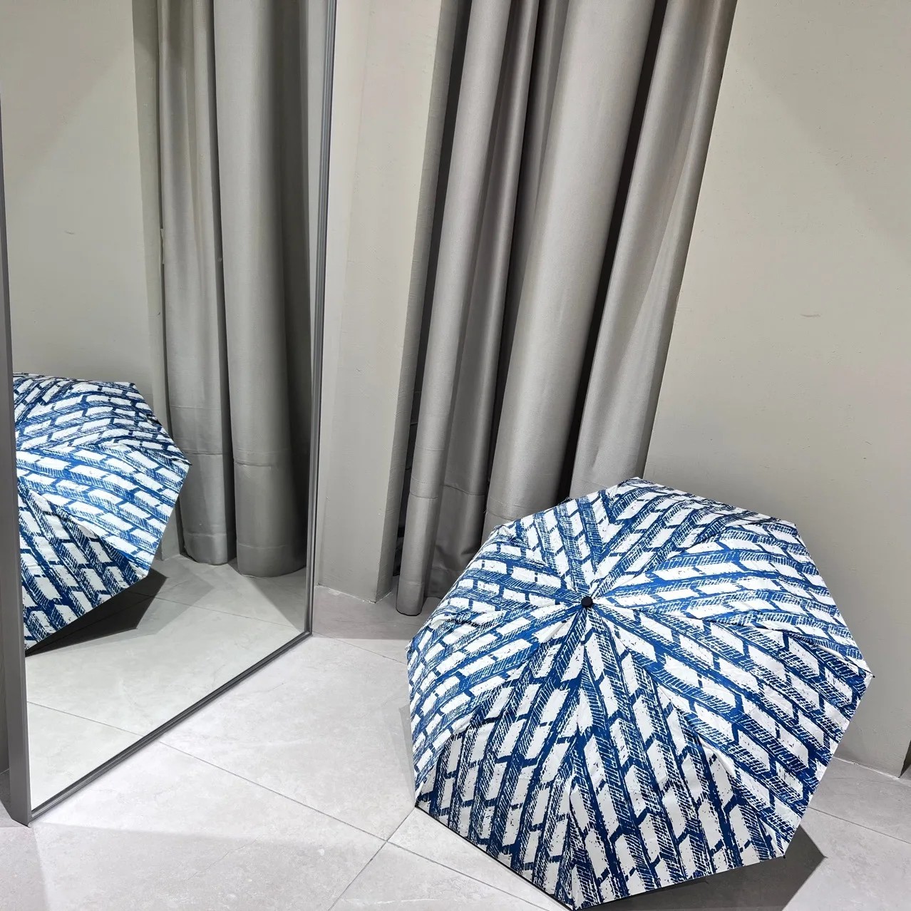Casual Blue Striped 3 Folding Umbrella Sun Protection Black Coating Sunshade Umbrella Windproof Rainproof Umbrella Universal