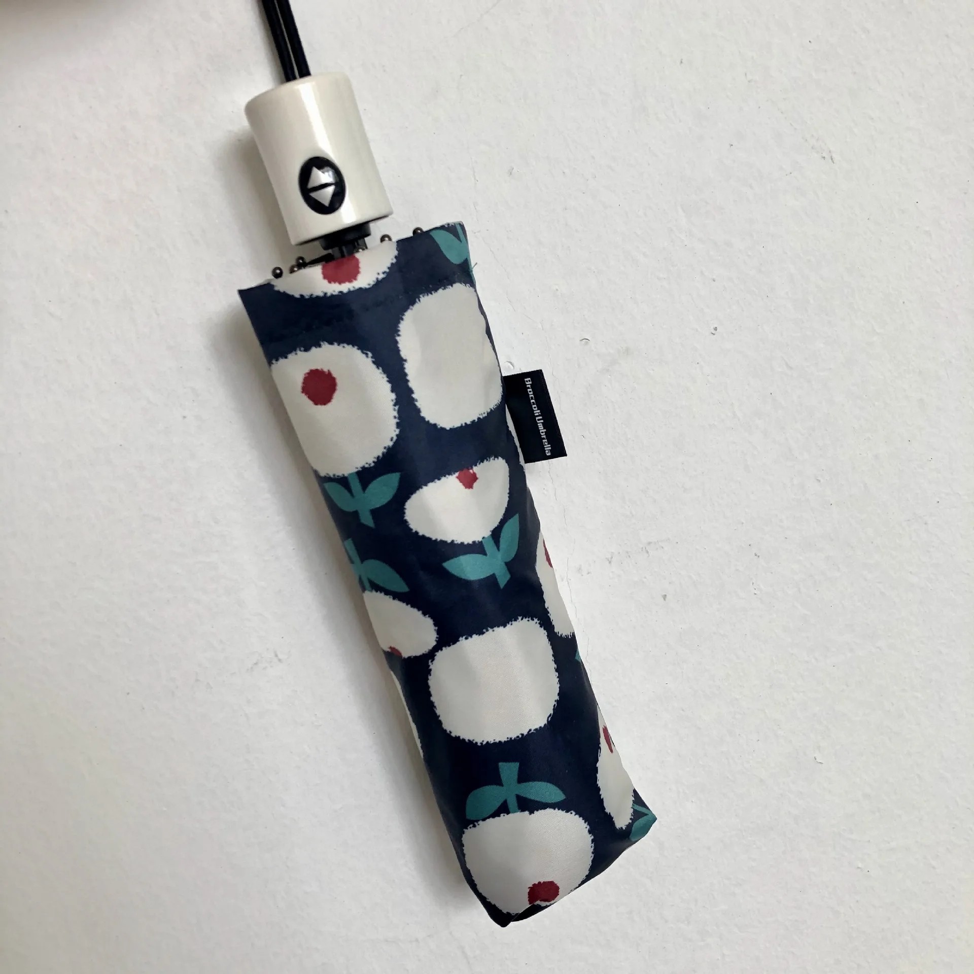 5 Fold Umbrella Mini Pocket Women Creative Ultra Light Automatic Umbrella Black Coating Japanese Pocket UV Umbrella for the Rain