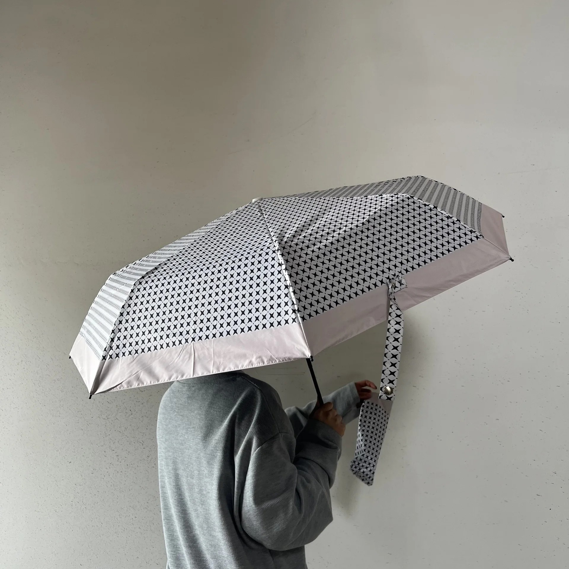 Literary Black Vinyl Sunshade Women Open Folding Sun Protection UV Protection Rain Shine Umbrellas Ins Style Student Umbrella