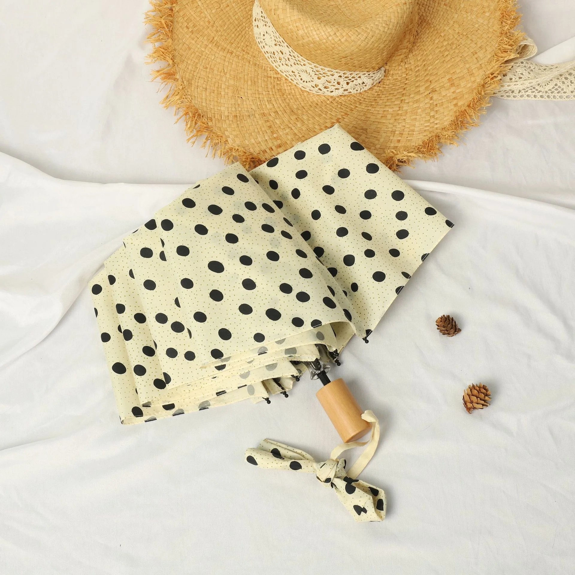 Customized Advertising Japanese Style Polka Dot Retro Foldable Lightweight Plastic Handle UV Protection Collision Cloth Umbrella