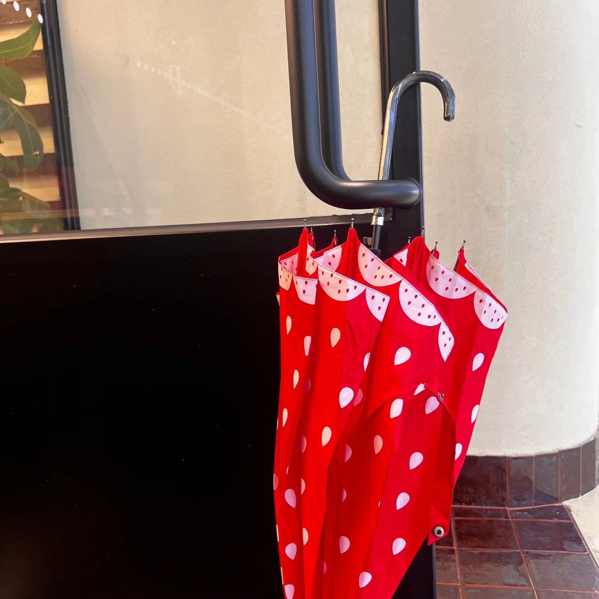 Summer Fruit Wholesale Red Cute Strawberry Automatic Long Handled Umbrella High Aesthetic French Polka Dot Advertising Umbrella