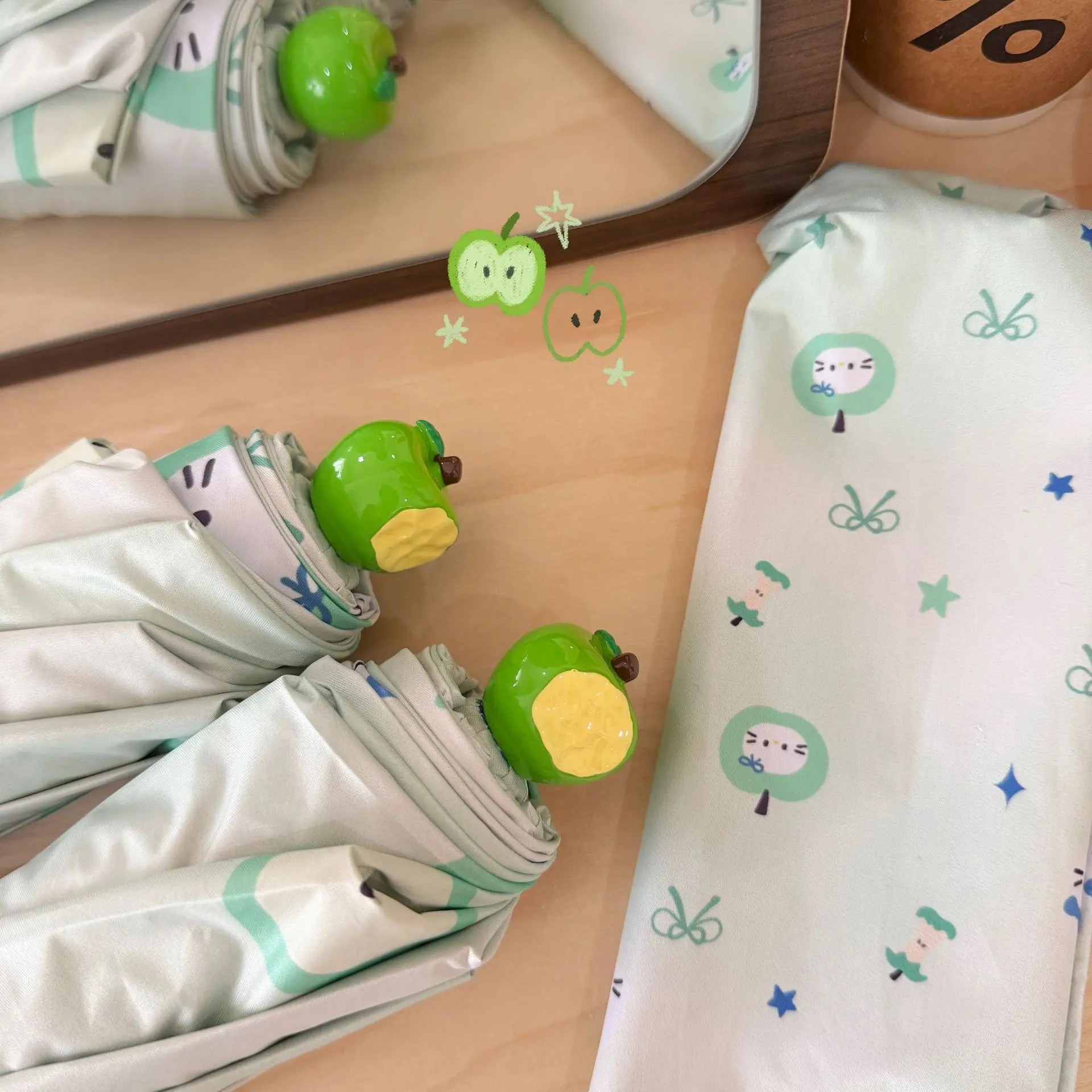 Green apple cat Fresh Style Parasol Dual-use Umbrella for Sunny and Rainy Days Sun UV protection Folding Sun Umbrella
