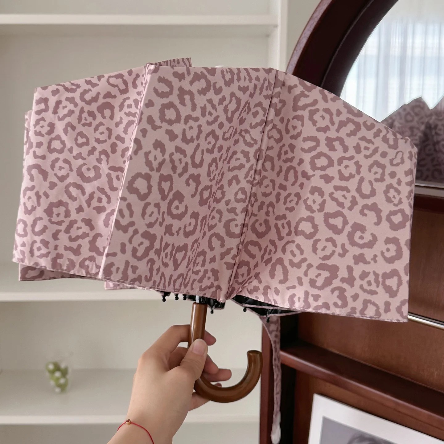 Mu Sheng Pink Leopard Print Fashion Folding Umbrella for Women Manual Opening UPF40+ UV protection 190T Density 8 Ribs Dual Use